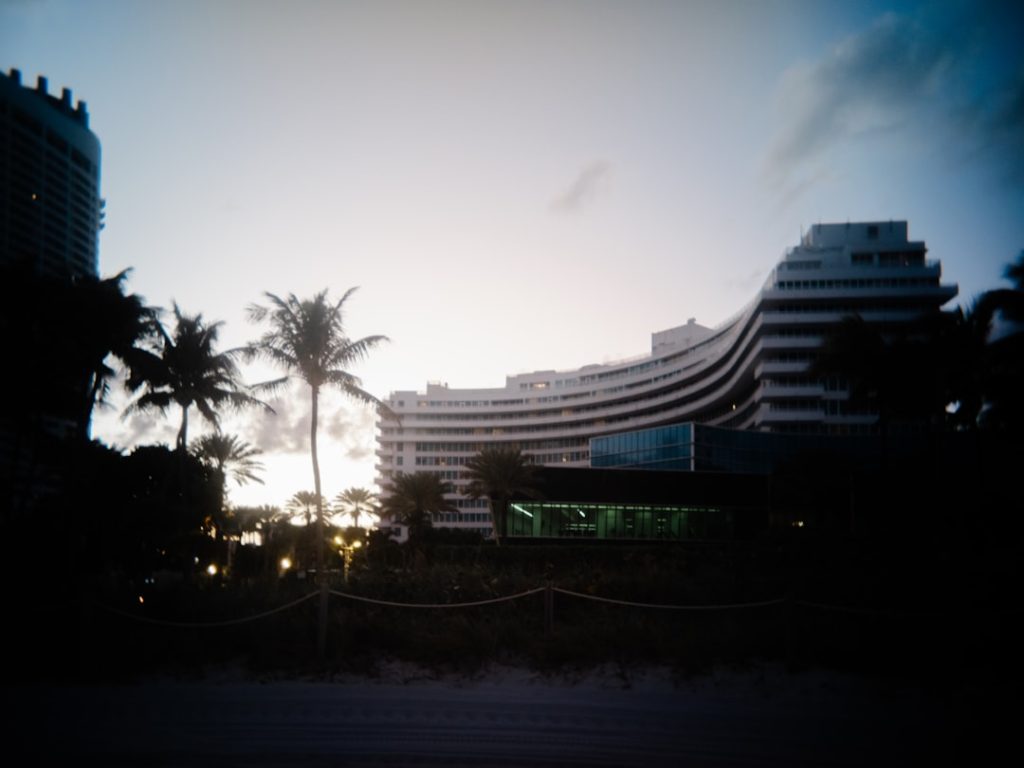 Photo miami clinical research building